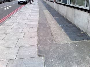 2-2BalcombeStforecourtpointingnorth2